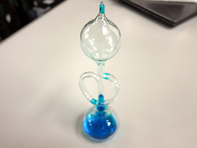 地上にあるべきではない物質が天に帰ろうとしている玩具